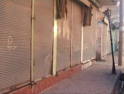 Cizre'de Kepenklerin Yarısı Kapalı