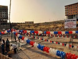İş Adamı Bölünmez, İki Fakülteden Sonra Mardin'de 9 İlçeye Okul Sözü Verdi