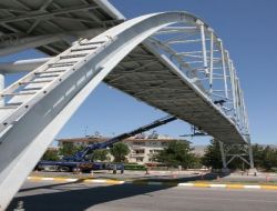 Erzincan'ın İlk Üst Geçidinin Montajına Başlandı