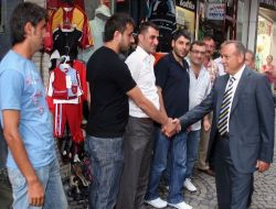 Vali, Günün Yorgunluğunu Vatandaşlarla Çay İçerek Gideriyor