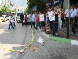 Bankanın Önüne Bırakılan Şüpheli Paketlerden Yemek Artığı Çıktı!