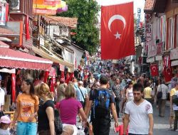Antalya Valiliği, Türk Bayrağının Estetik Görünümü İçin Denetleme Başlattı