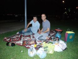 Gece Sıcaktan Bunalan İzmirliler Deniz Kenarına Koştu!