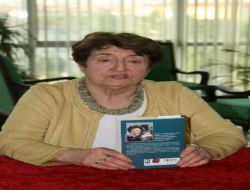 Yazar Ayla Kutlu: Aşkı Memnu ve Yaprak Dökümü'nün Yazarları Mezarlarında Rahat Değil!!