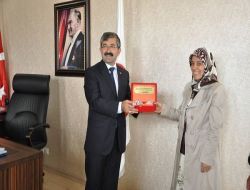Zile Belediyesi Emekli Personelini Ödüllendirdi