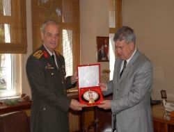 "Teröristler Türk Adaletine Güvensin Ve Teslim Olsun!"