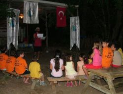 Çocuklar Okul Stresini Ormanda Kamp Yaparak Attı