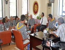 Zebra Kıyafetli Misafirler, Başkan Vekilini Şaşırttı