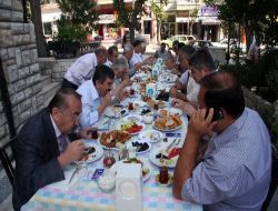 Vali Tapsız'dan Esnafa 'dükkanını Erken Aç' Çağrısı