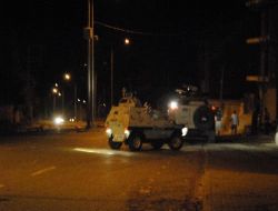 Hakkari'de Taş Ve Gazlı Gece