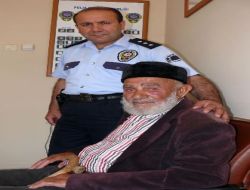 108 Yaşındaki Asırlık Çınarın İhtiyaçlarını Polis Karşılıyor