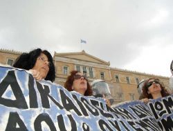 Atina'daki Grev Gösterisinde Bir Kişi Ağır Yaralandı