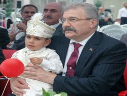 Vali Cerrah, 217 Çocuğa Kirvelik Yaptı!.