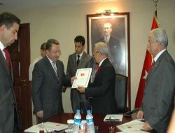 Tarihi Kent Merkezi Projesi'ni İmzalayan Vali Atış: Tepebağ İle Adana Muhteşem Bir Görünüm Kazanacak