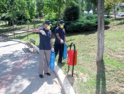 Karabağlar'da Parklar Haşereye Karşı İlaçlanıyor