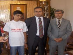 Erzincan Valisi, Sbs'de Doğu Anadolu Biricisi Ve Türkiye Sekizincisi Olan Yumuk'u Ödüllendirdi