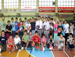 İl Özel İdaresi'nden Spor Okullarına 70 Bin Tl'lik Malzeme Desteği
