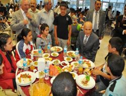 Kayseri Valisi Bilici, Bingöllü Öğrencileri Yemekte Ağırladı