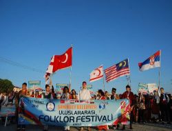 Uluslararası Folklor Festivali'nin Ateşi Yakıldı
