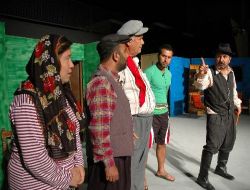 Orağı Atıp Sahneye Koştular, Gösteri Merkezinin Temelini Attılar