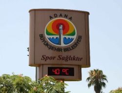 Adanalılar 40 Derece Sıcaklıkta Toroslar'dan Gelen Karla Serinliyor