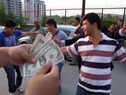 Düğüncüler, Yurt Dışından Yakınlarına 1 Dolar Getirtiyor