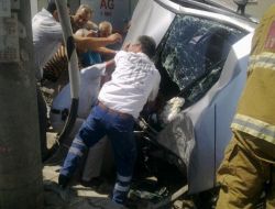 İzmir'de Trafik Kazası: 2 Yaralı