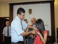 Manisa Valisi Güvenç, Sbs'de Dereceye Giren Öğrencileri Ödüllendirdi