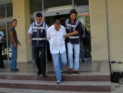 19 Ayrı Suçtan 4 Yıldır Aranan Zanlı İzmir'de Yakalandı!