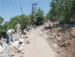 Bitlis Belediyesi, Fatih Sultan Caddesi'nde Yol Genişletme Çalışmaları Başladı