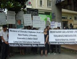 Hindistan'daki Ölümler, Konsolosluk Önünde Protesto Edildi