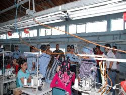 Kira Borcu Nedeniyle Tahliye Edilen Fabrikanın İşçileri Karara Direndi