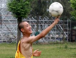Kung-fu'cu Futbol Takimi, Görenleri Büyülüyor