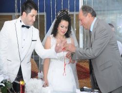 Nişanlılıkları Bir Dakika Sürdü