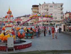Kütüphaneyi Ziyaret Eden Çocuklara Lunapark Ödülümanavgat Kütüphanesini, Aileleriyle Birlikte En Fazla Ziyaret Eden 30 Öğrenci Ve Veli Lunaparkta Birlikte Eğlendi