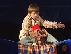 Topluma Kazandırılan Sokak Çocuklarının Tiyatro Gösterisi Göz Doldurdu