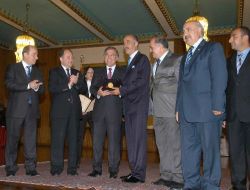 Lütfü Yücelik Tbmm Üstün Hizmet Ödülü'nü Aldı