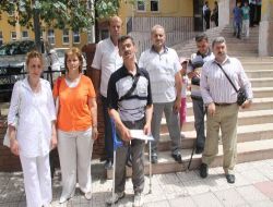 Engelliler, Geçitlerde Sesli Uyarı Sistemi Olmadığı İçin Suç Duyurusunda Bulundu