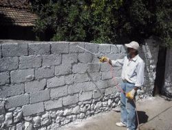 Yayladağı'nda Binalar Beyazlaşıyor