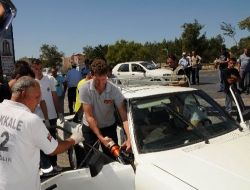 Kazada Arabada Sıkışan Kadını Kırım Ekipleri Kurtardı