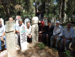 Meslektaşları, Osman Sayın'ı Mezarı Başında Andı