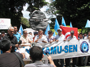 Kamu-Sen  meydana iniyor!