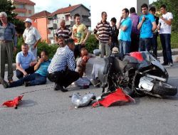 Motosiklet Otomobile Çarptı: 2 Yaralı!