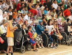 Batı Akdeniz'de Yaşayan Engelli Çocuklar Yunuslarla Buluştu!