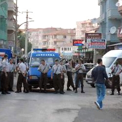 Aydın'da Pankart Kavgası
