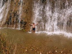 Muradiye Şelalesi Turistlerin Akınına Uğruyor!..