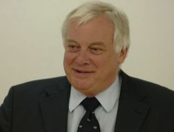 AB Komisyonu Üyesi Chris Patten: "İsrail'in Gazze Blokajı Edepsizlik!"