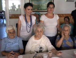 Çakarder'li Hanımlar Huzurevi Sakinlerine Yemek Yaptı