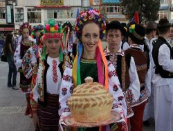 Samsun 30. Uluslararası Halk Dansları Festivali Başladı