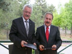 Erdoğan-Kılıçdaroğlu Görüşmesi Meyvelerini Vermeye Başladı: Chp ve Ak Parti'li Belediye Asfaltta İşbirliği Yapacak!.